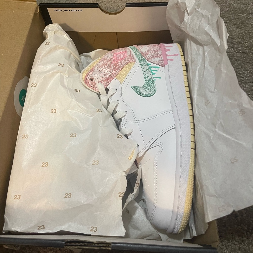 Air Jordan mid 1